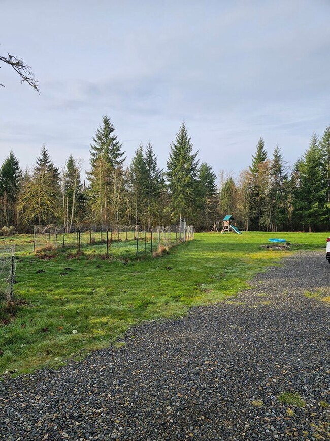 Building Photo - 4 Bedroom Home in Mountain Vista Community!