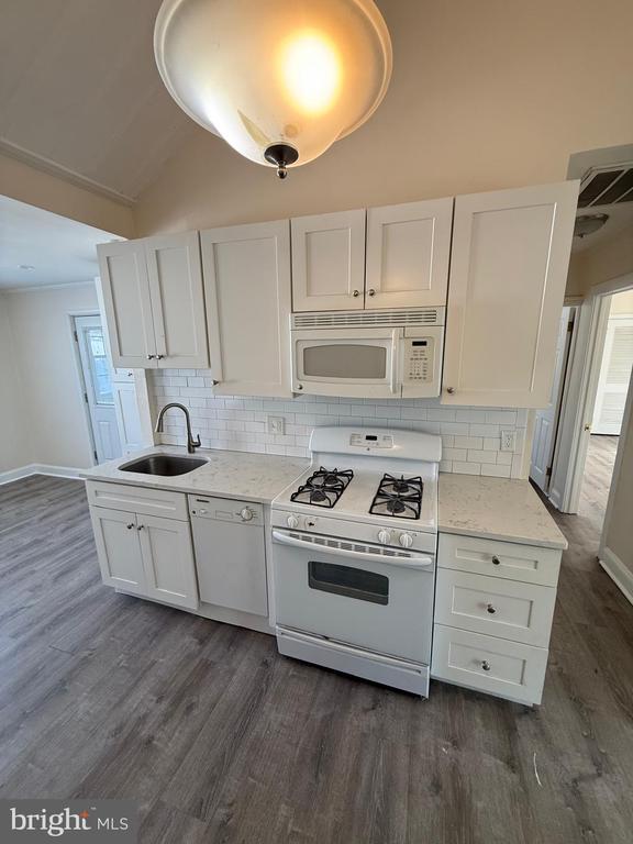 Building Photo - 7801 Montgomery Ave