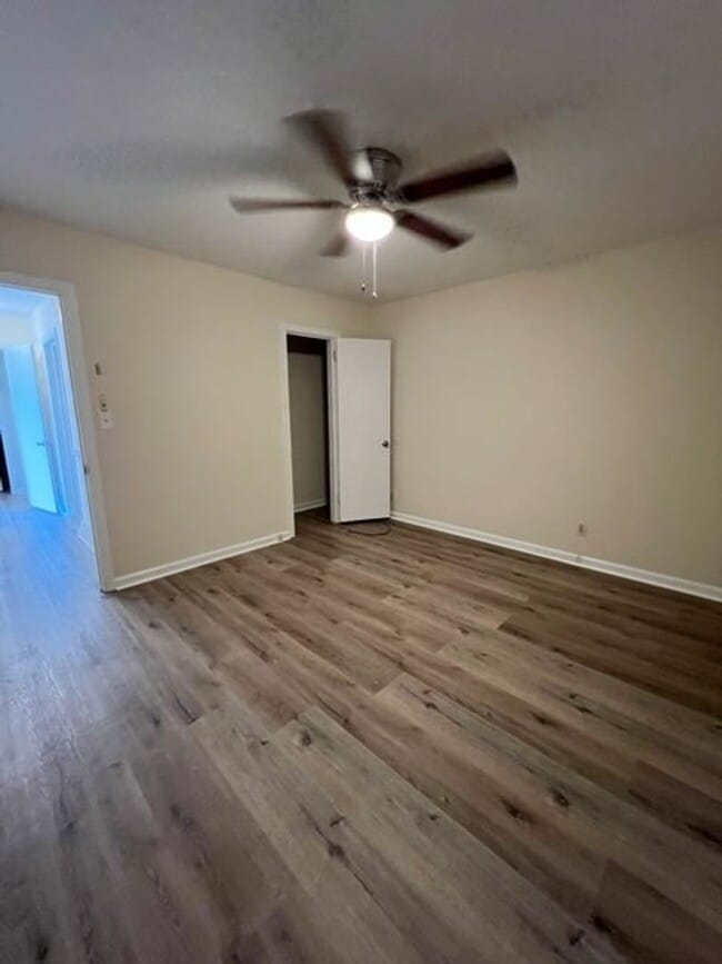 Building Photo - Roomy 3 bedroom/2 bath home on 1 acre in Phenix City!