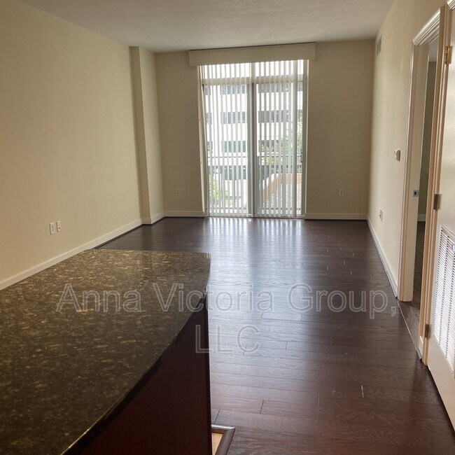 Building Photo - 155 Potomac Passage