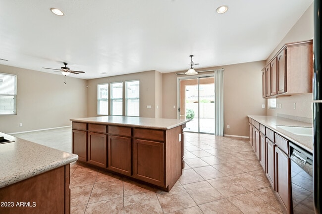 Building Photo - 1165 E Gail Dr