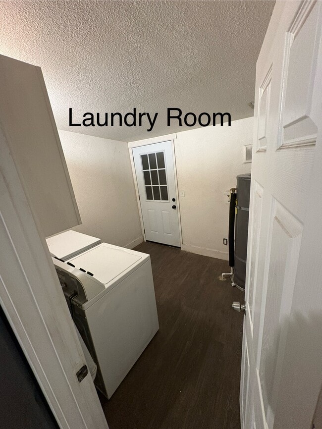 Building Photo - 8022 S Willow St