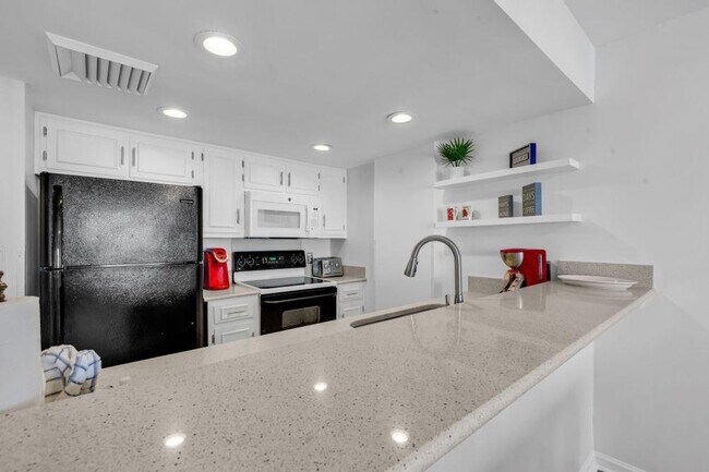 Building Photo - 2001 S Ocean Blvd