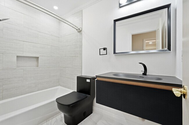 Building Photo - 2406 Aviation Blvd