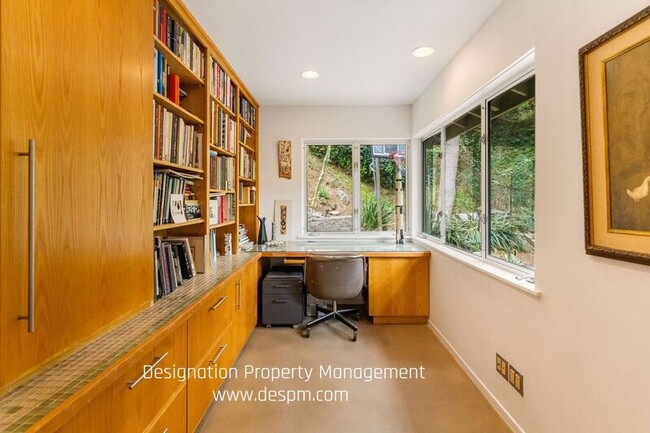 Building Photo - 1716 Putney Rd