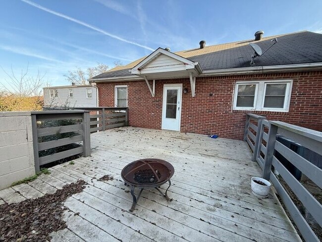 Building Photo - Spacious 4 Bedroom in North Nashville - Minutes from Downtown