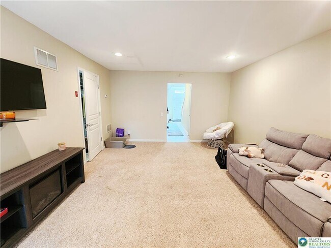 Building Photo - 8507 Putnam Ct