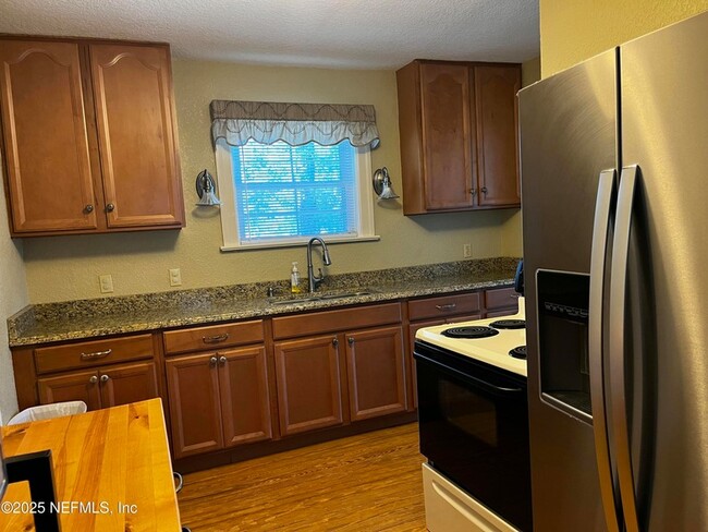 Building Photo - 1924 Arcadia Pl