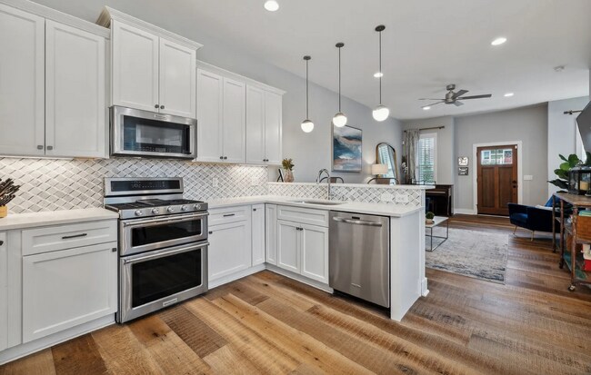 Building Photo - "Experience Nashville Charm: Spacious 3-Bed, 3.5-Bath Retreat on Byrum Avenue!" Fenced Back Yard!