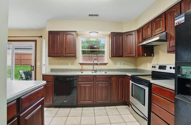 Building Photo - Nice 3 Bedroom 2 Bathroom House In Souther...