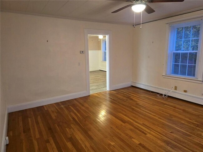 Building Photo - 186 Beach St