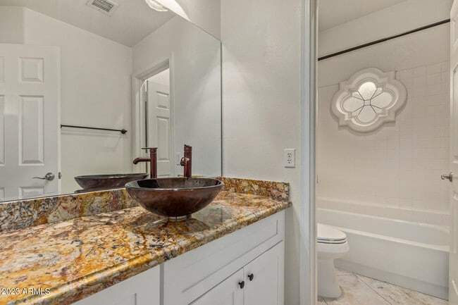 Building Photo - 9414 S 51st St