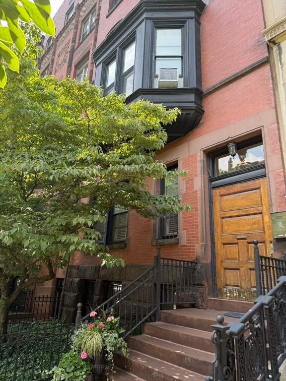 Building Photo - 164 Beacon St