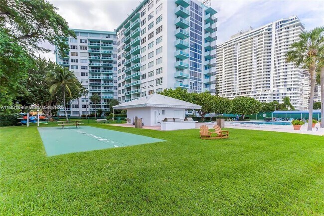 Building Photo - 3301 NE 5th Ave