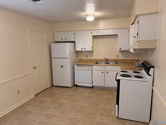 Building Photo - 6204 Menifee Dr NW