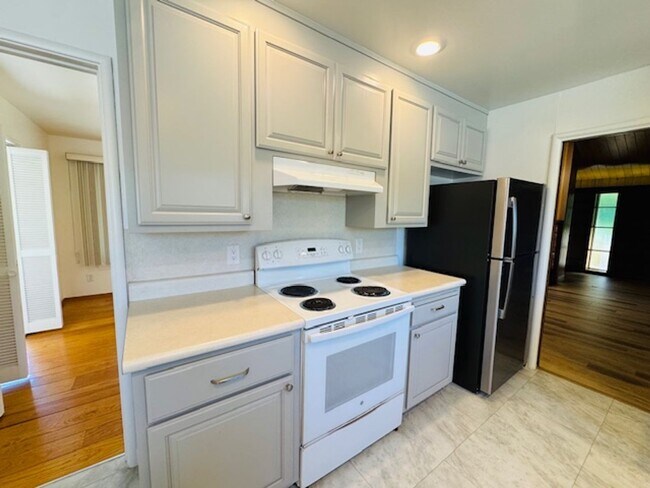 Building Photo - Wonderful single level home in Orinda-available for move-in now!