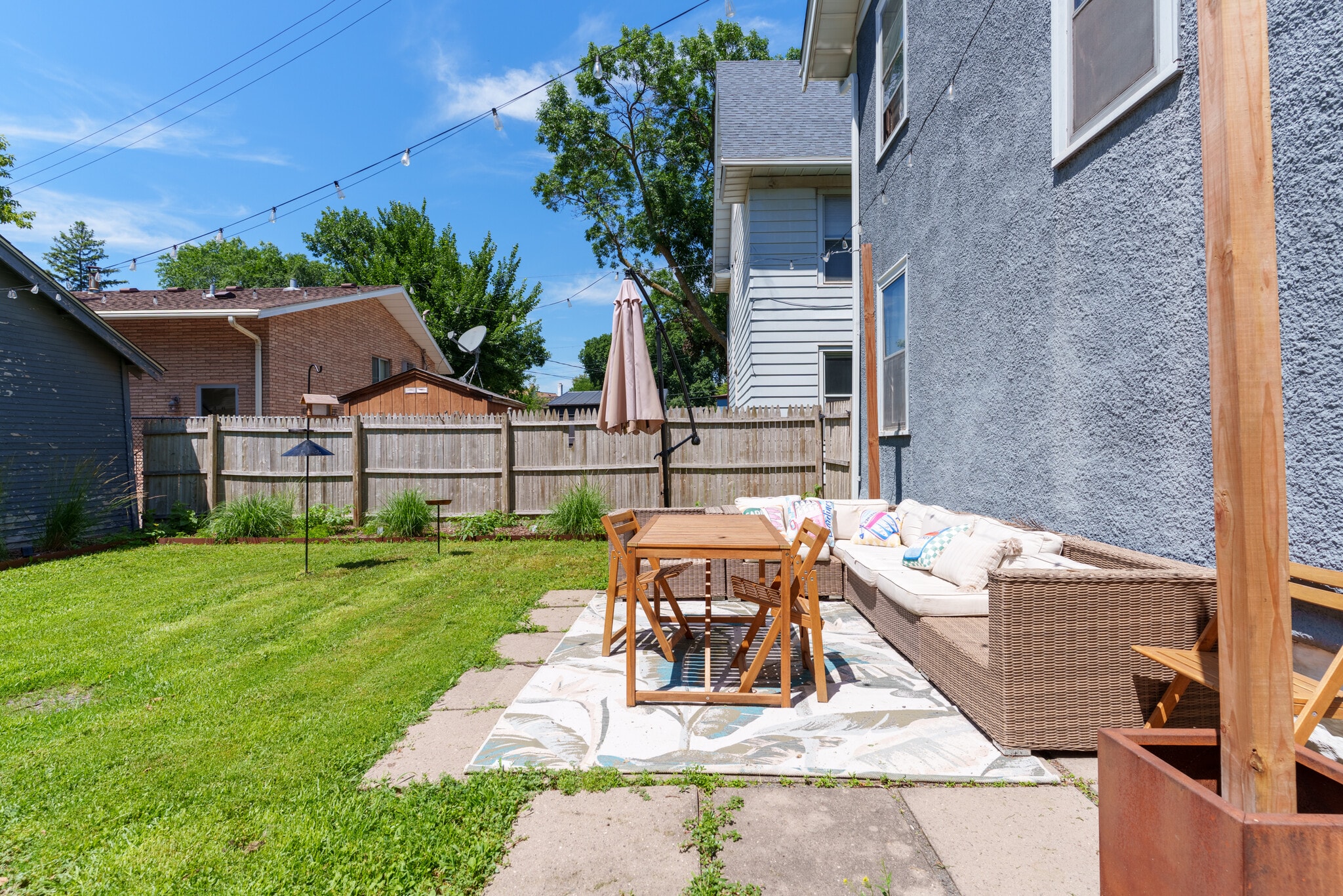 Building Photo - 824 5th St NE