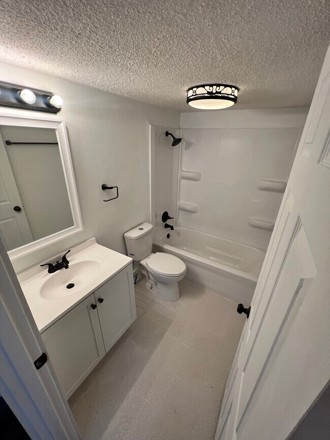 Building Photo - 960 E Pleasant Run Parkway North Dr