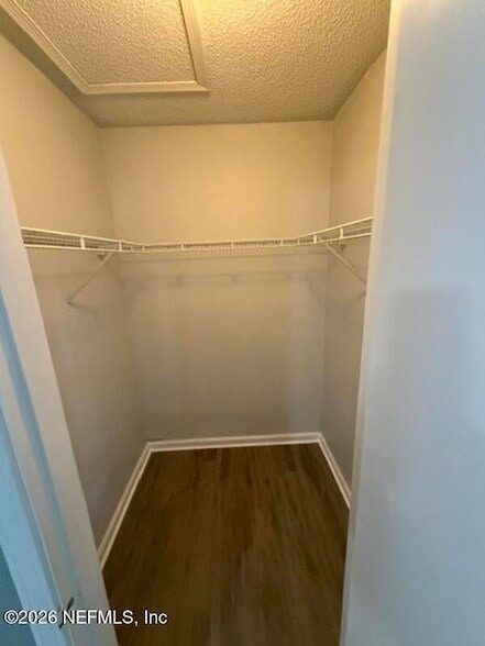 Building Photo - 5061 Knightsbridge Cir N