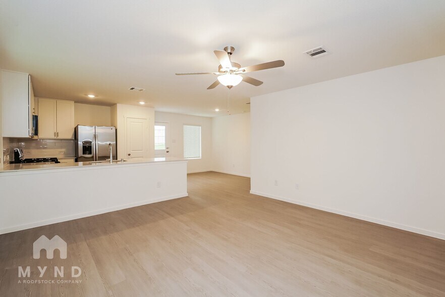 Building Photo - 2640 Mistwood Dr