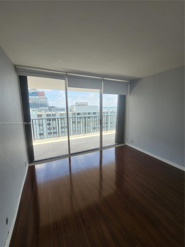 Building Photo - 1865 Brickell Ave