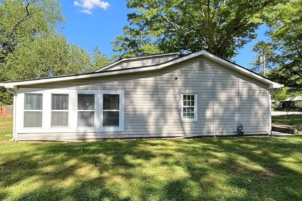 Building Photo - 1818 Waldrep Cir SE