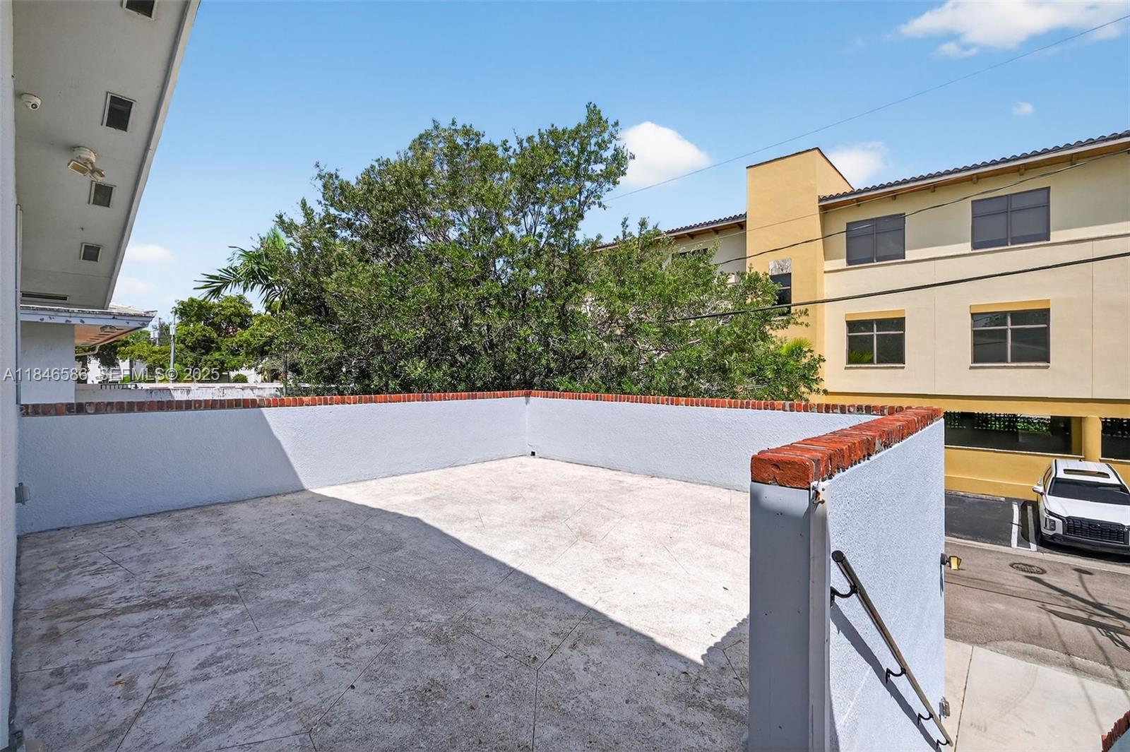 Building Photo - 539 Menendez Ave