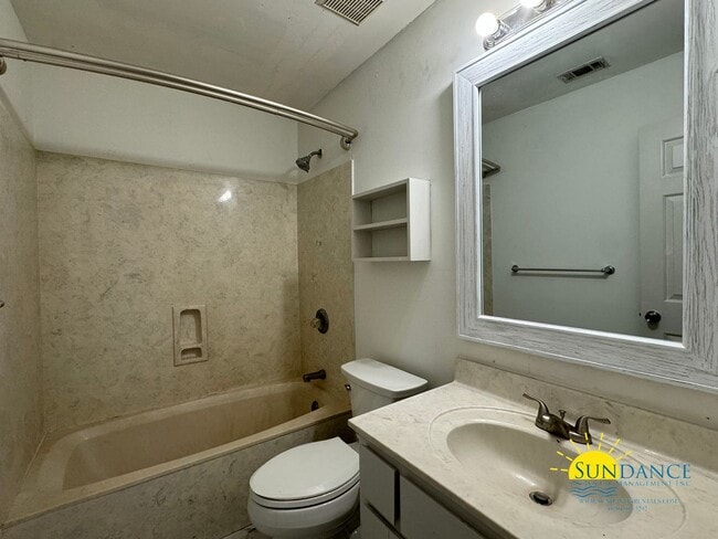 Building Photo - Charming 4-Bedroom Home in Parkwood Place, Bluewater Bay - Cul-de-Sac!