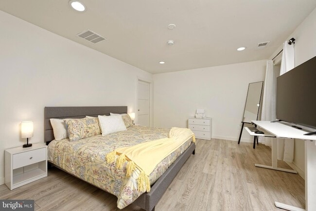 Building Photo - 23443 Dover Rd