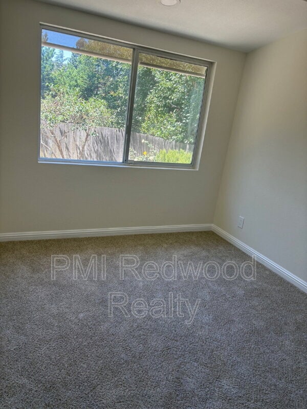 Building Photo - 24 Hilltop Dr