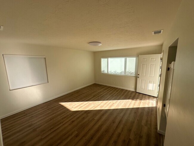Building Photo - Beautiful 2 Bd./1 Ba. Remodeled rear home in NE Santa Maria