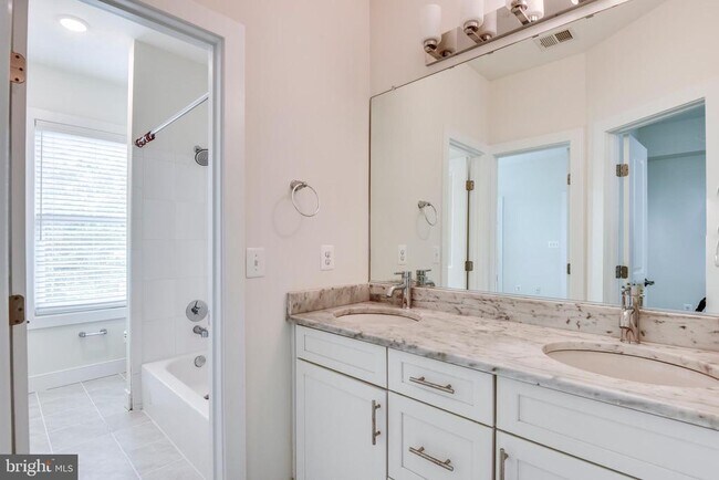 Building Photo - 6665 Fayette St