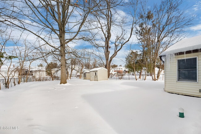 Building Photo - 3 Miracle Ln