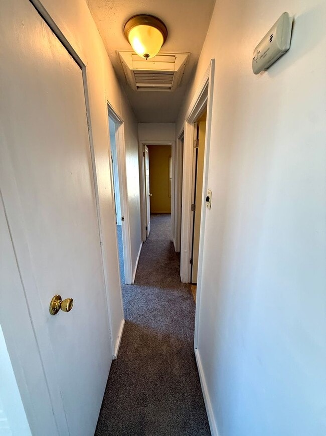 Building Photo - Newly Remodeled 2 Bedroom 2 Bathroom Home!- Available Now