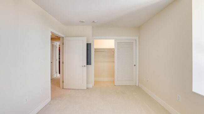 Building Photo - 650 Bellevue Way NE