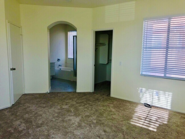 Building Photo - 32986 Terrace Dr