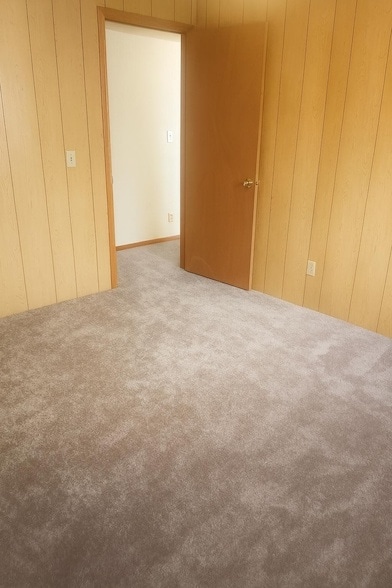 Building Photo - 9 Heights Rd NE