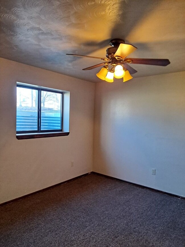 Building Photo - ALL PROSPECTIVE TENANTS MUST SUBMIT A $58 ...