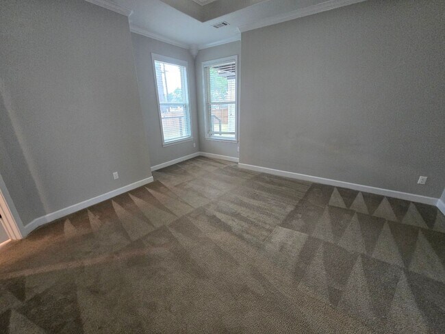 Building Photo - 319 Windcrest Cir