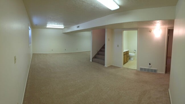 Building Photo - 3 bed, 3 bath Home in Sunnydell area Rexburg