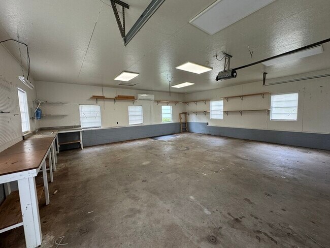 Building Photo - Nice 3 Bedroom 2.5 Bathroom Home on Large Lot in Sherwood