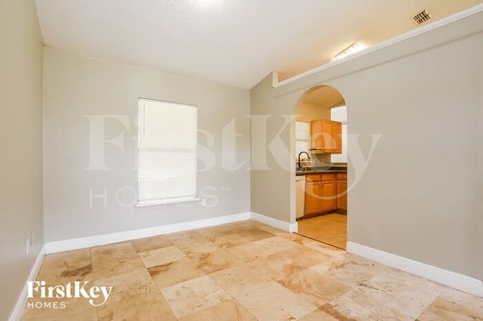 Building Photo - 3325 Croton Ave