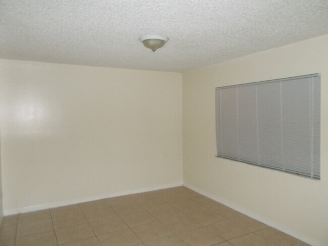 Building Photo - 3250 Split Willow Dr