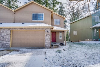 Building Photo - Recently Updated 3 Bedroom 2.5 Bath Duplex...