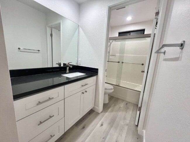 Building Photo - Remodeled 2 Bedroom home San Jose Home in great location