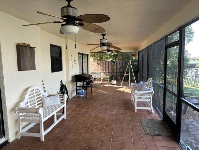 Building Photo - 6657 Paul Mar Dr