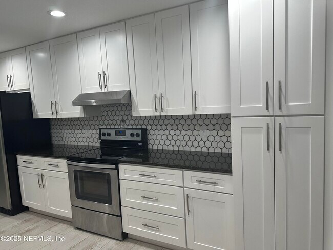 Primary Photo - 7335 Floral Ridge Dr