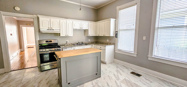 Kitchen Island - 104 N Tucker St