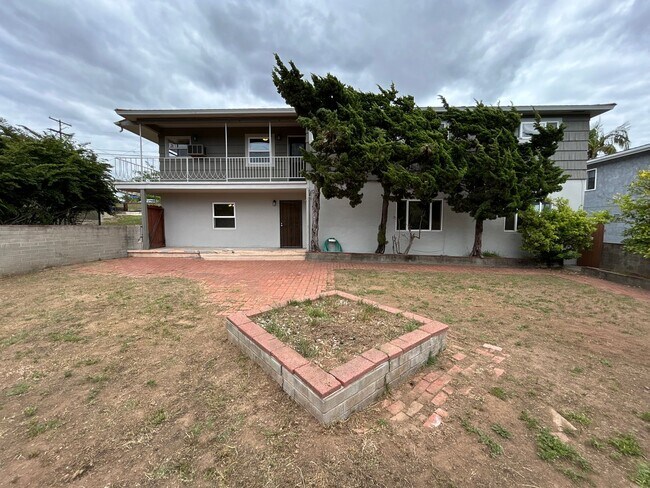 Building Photo - 5074 La Dorna St