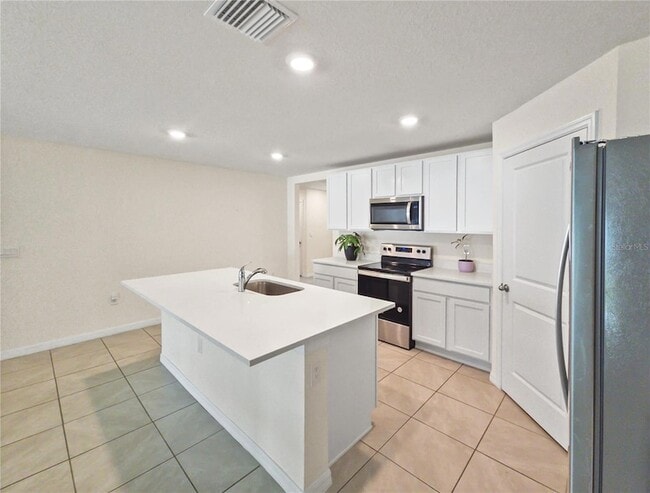 Building Photo - 304 SE 66th Ct